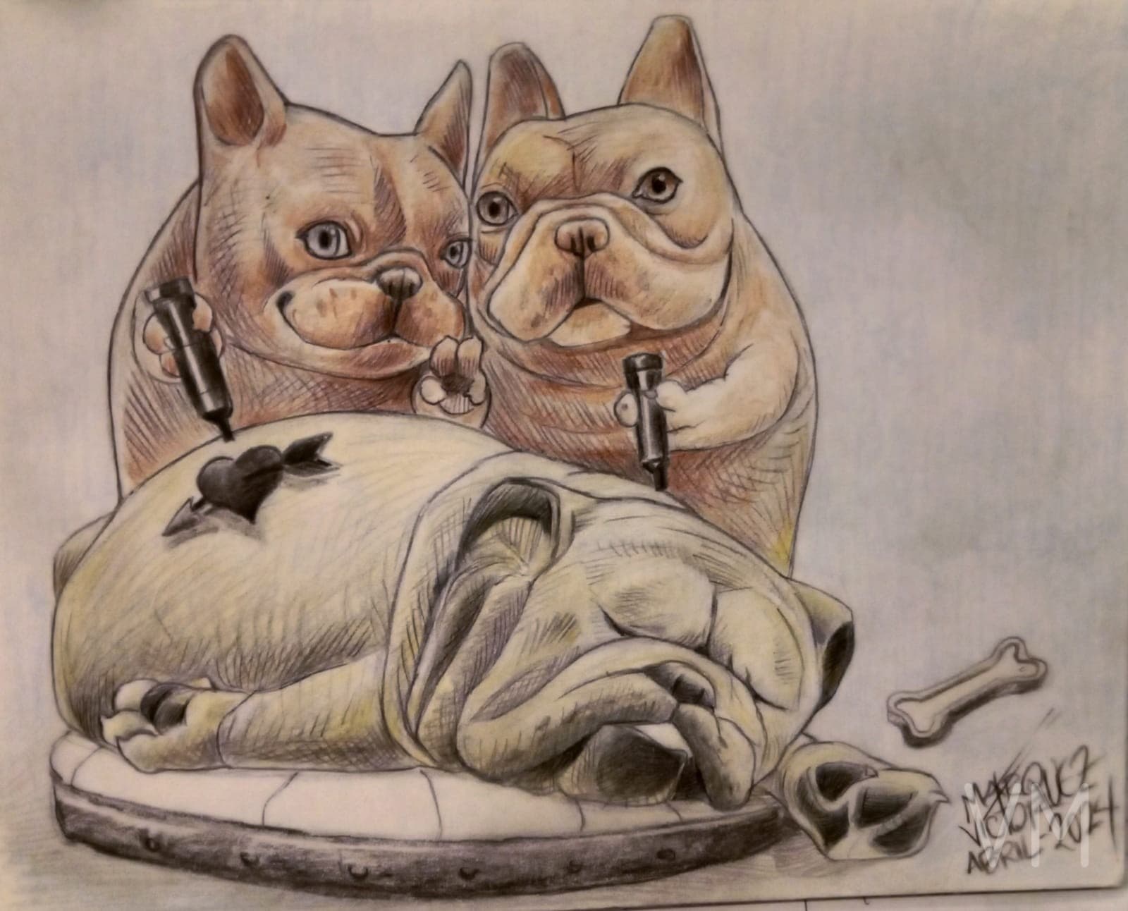 Dos bulldogs franceses tatuando a un bulldog dormido. Escena cómica de barbería canina.