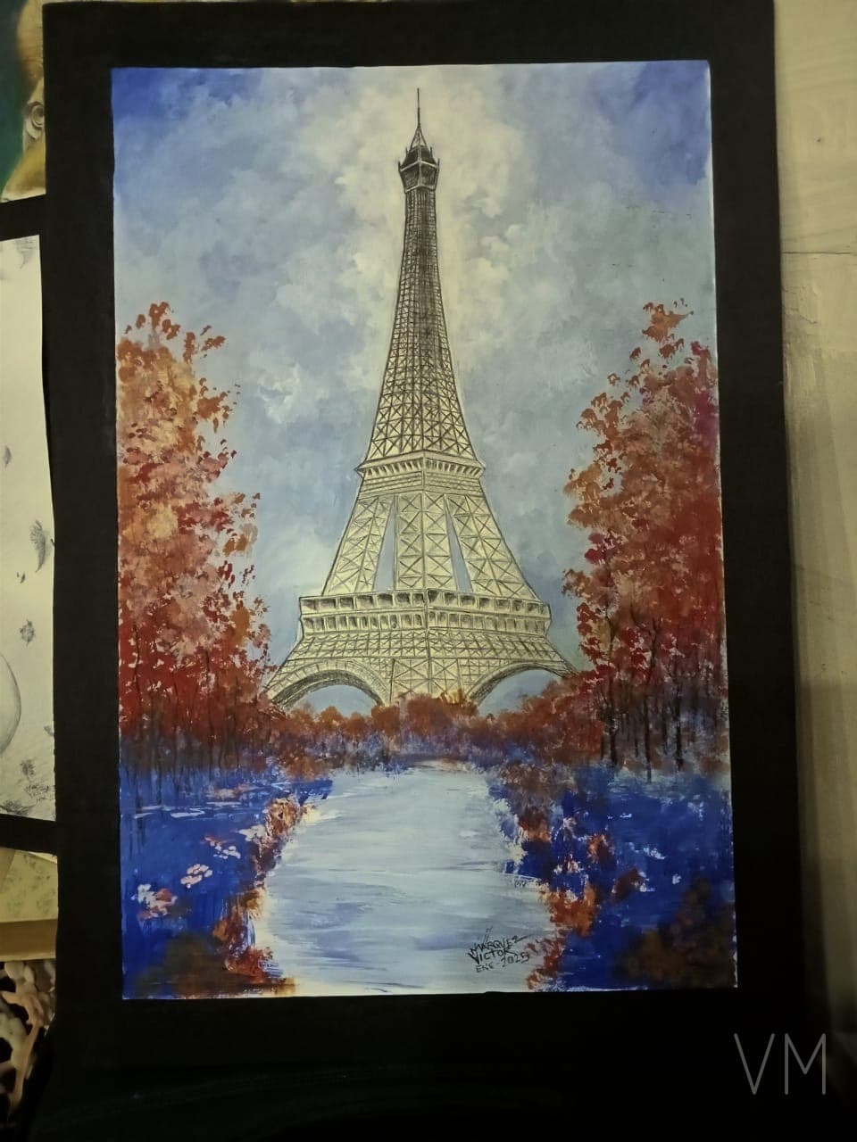 La Torre Eiffel reflejada en el Sena entre árboles otoñales, pintura atmosférica