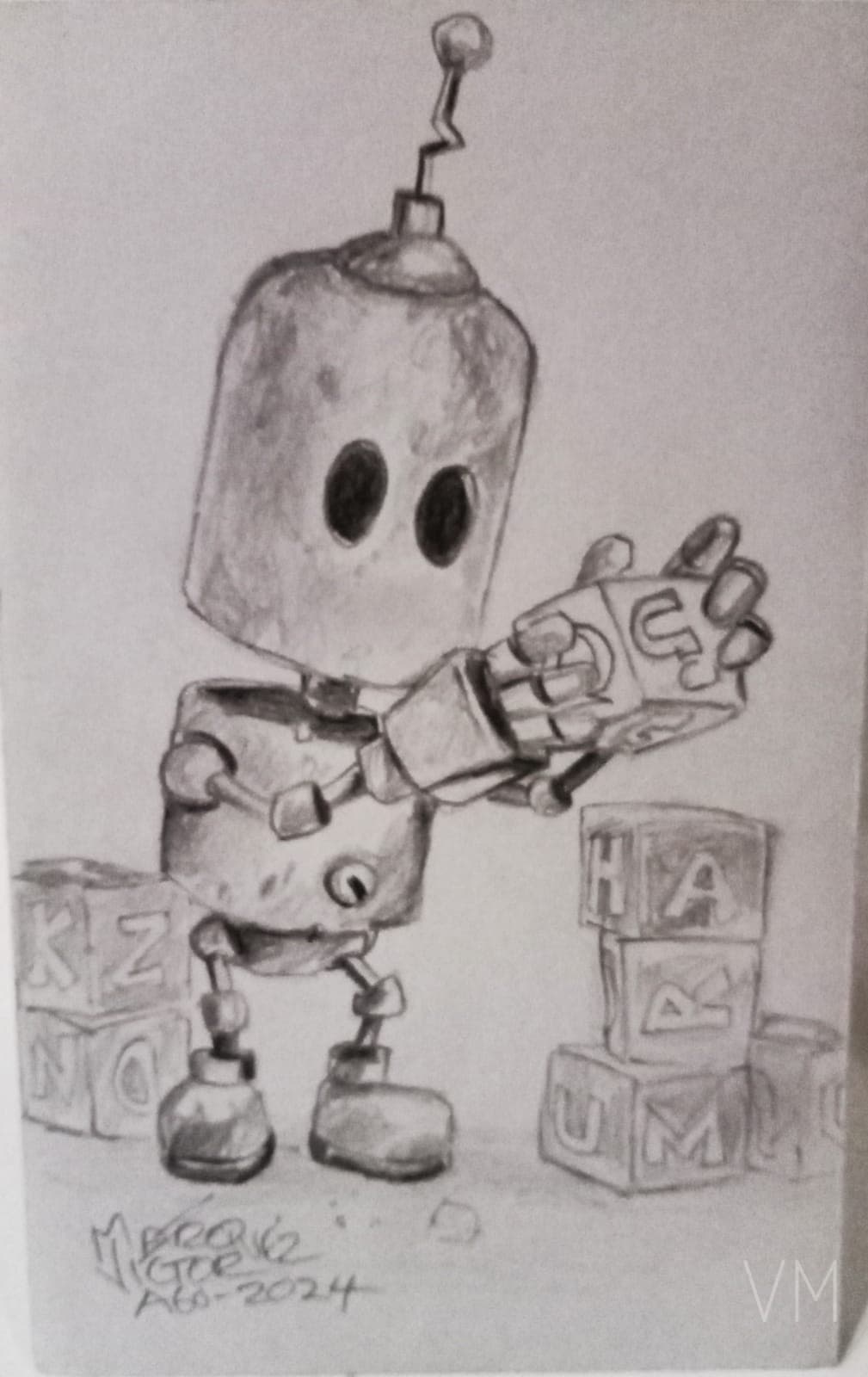Tierno robot bebé jugando con cubos de letras del alfabeto.